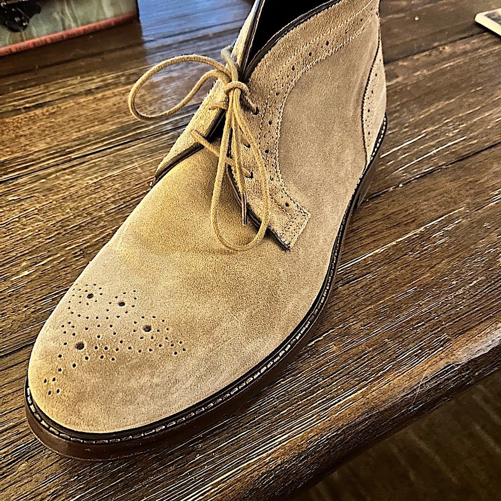 Johnston & Murphy Tan Chukka Boots